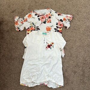 Chris and Carol shirt
Filly Flair high low floral shirt